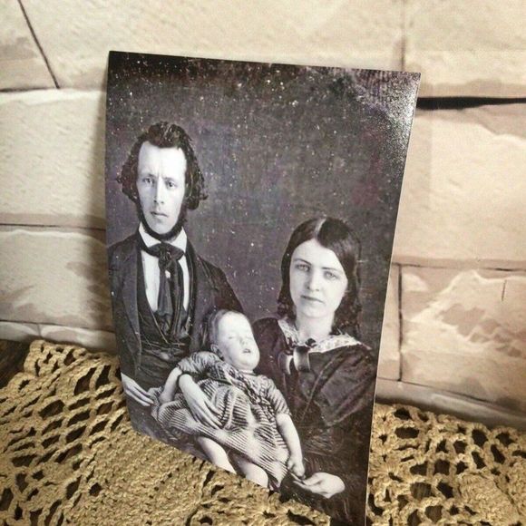 Post Mortem Reprint Photo Young Couple & Infant Daughter 1800’s Past Odd Bizarre - Picture 2 of 8